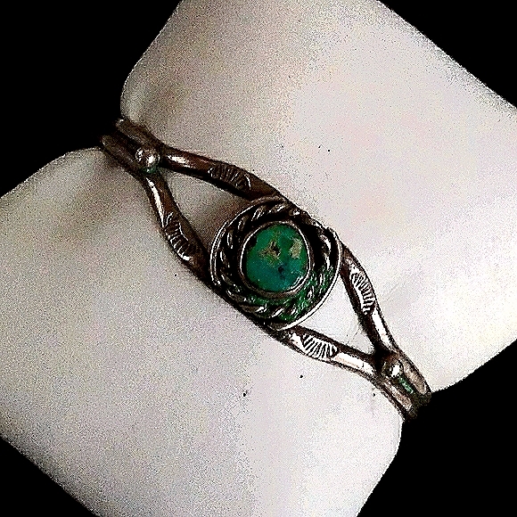 *CHILD SZ* Old Pawn Sterling Silver Turquoise Cuff